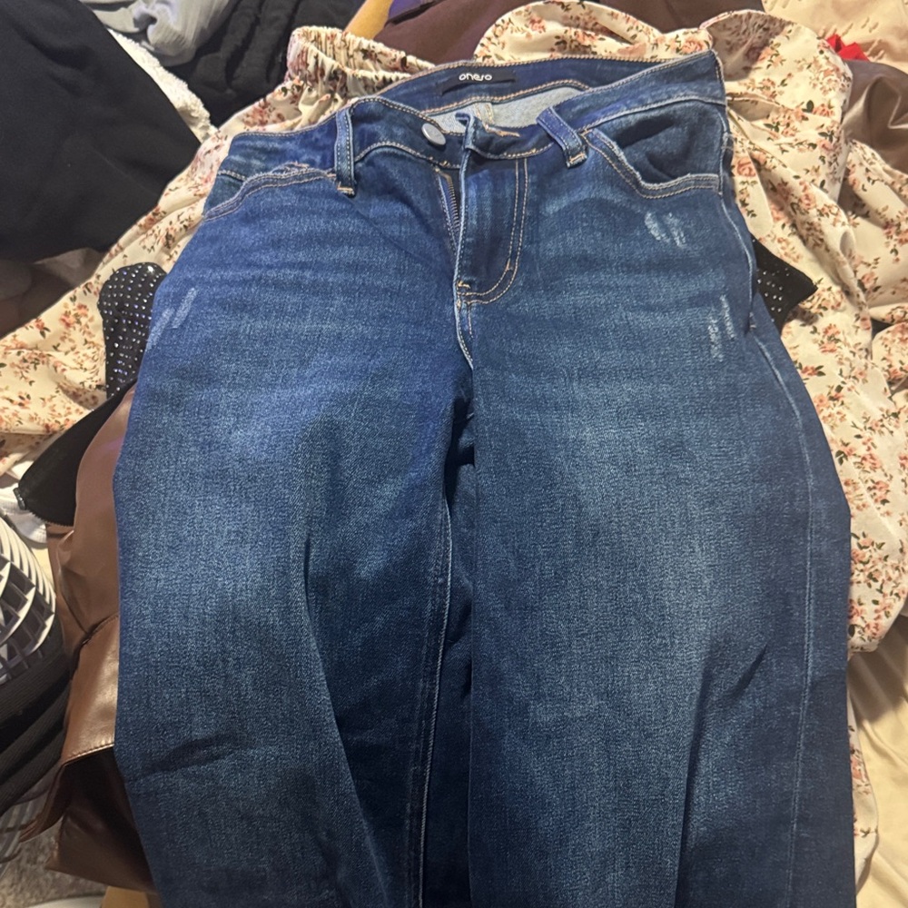 Viral bbl jeans never worn just waist too big for me